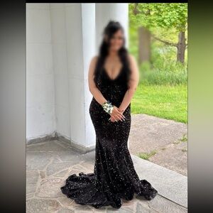 Black Plunge Neck Sleeveless Prom Dress